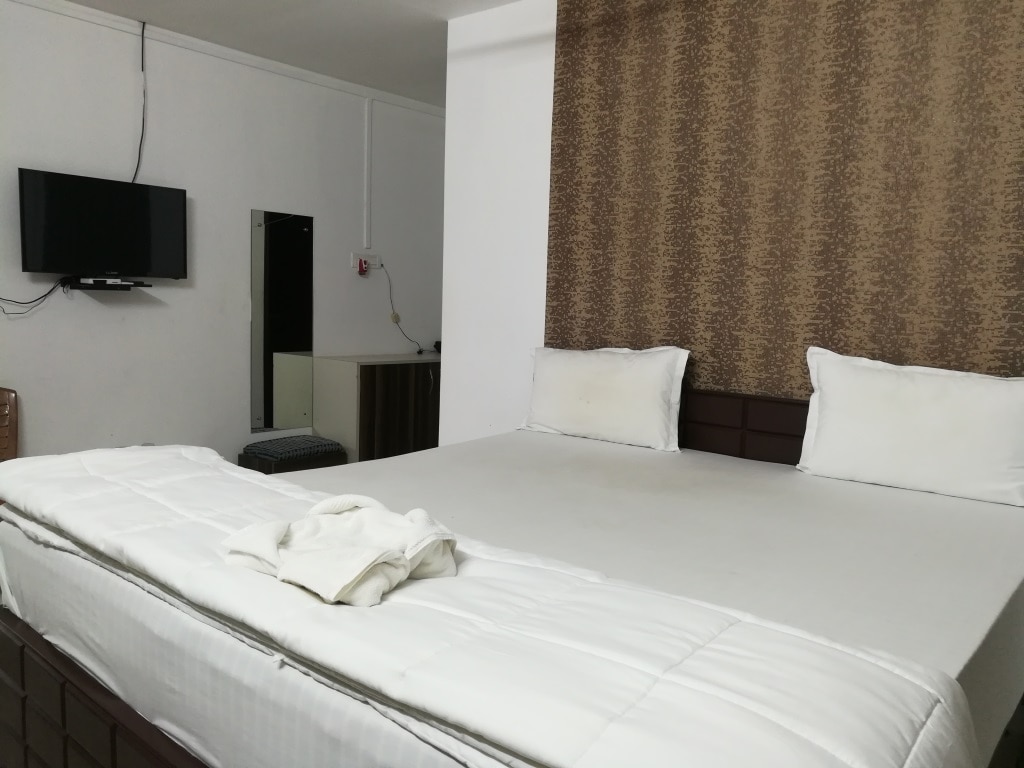 Hotel Unique - Tap to explore photos