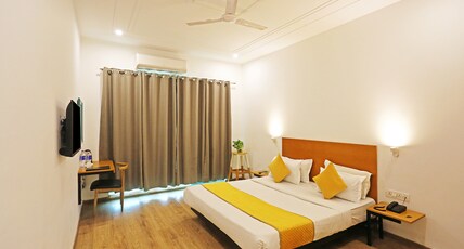 FabHotel The Runner Room Type - Deluxe Rooms