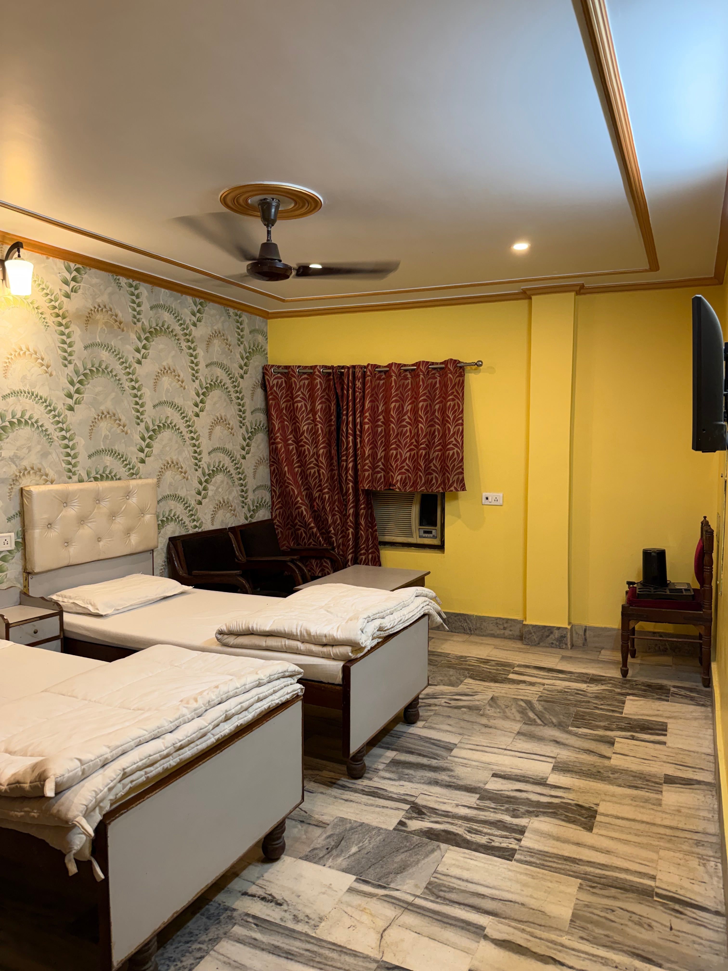 Hotel Saraswati - Tap to explore photos