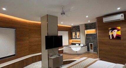 Hotel Pune Pride Navle Bridge Room Type - Royal Jacuzzi Suite