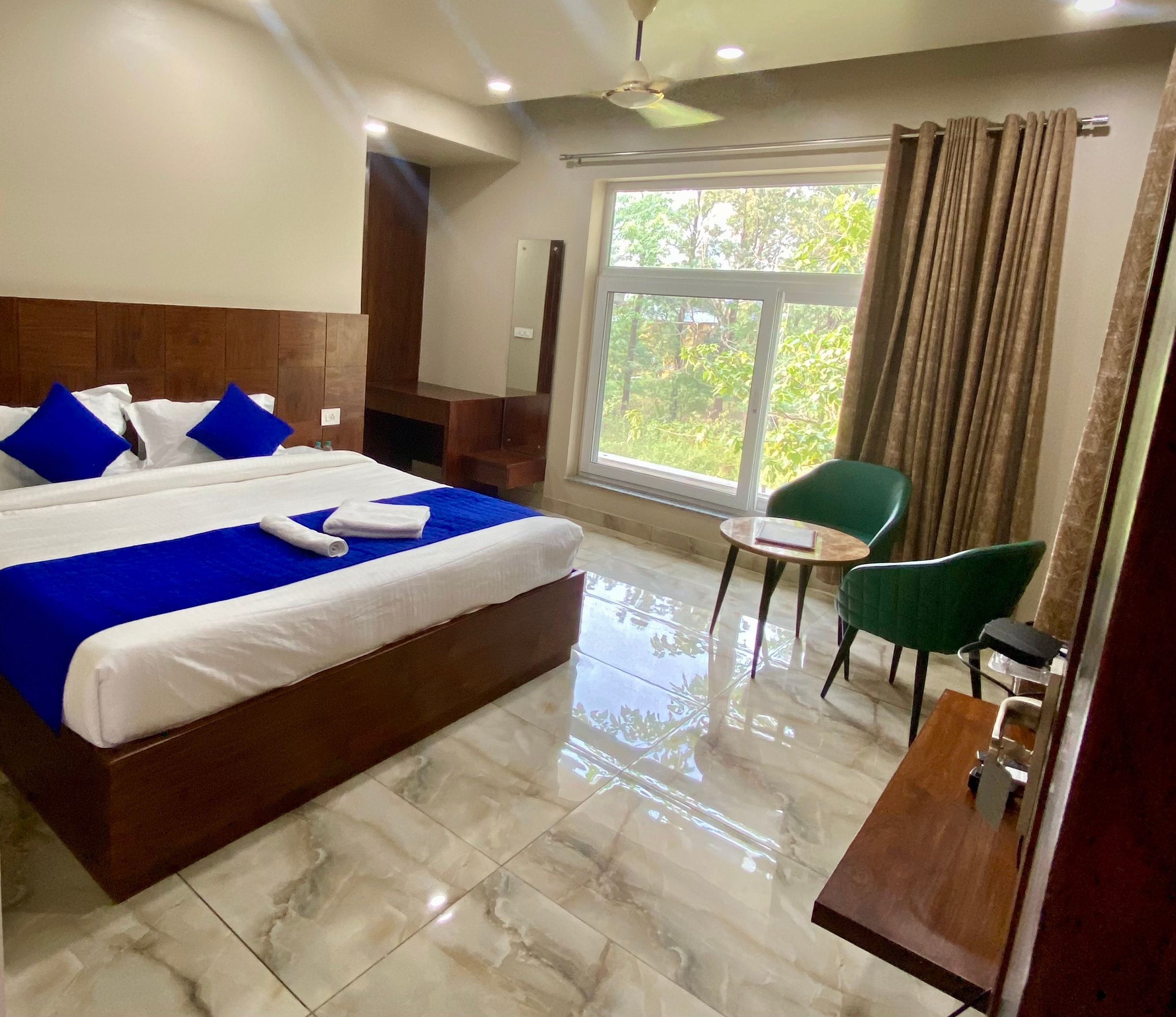 Elite Guest House - Tap to explore photos