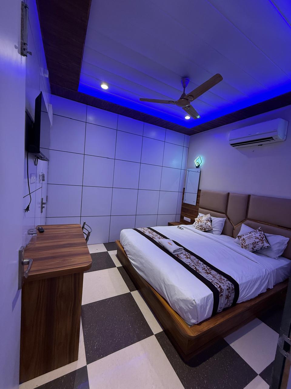 Hotel Kamla Palace - Tap to explore photos