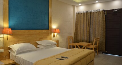 COCONHUTS BEACH RESORT Room Type - Semi Deluxe Room with Sea View