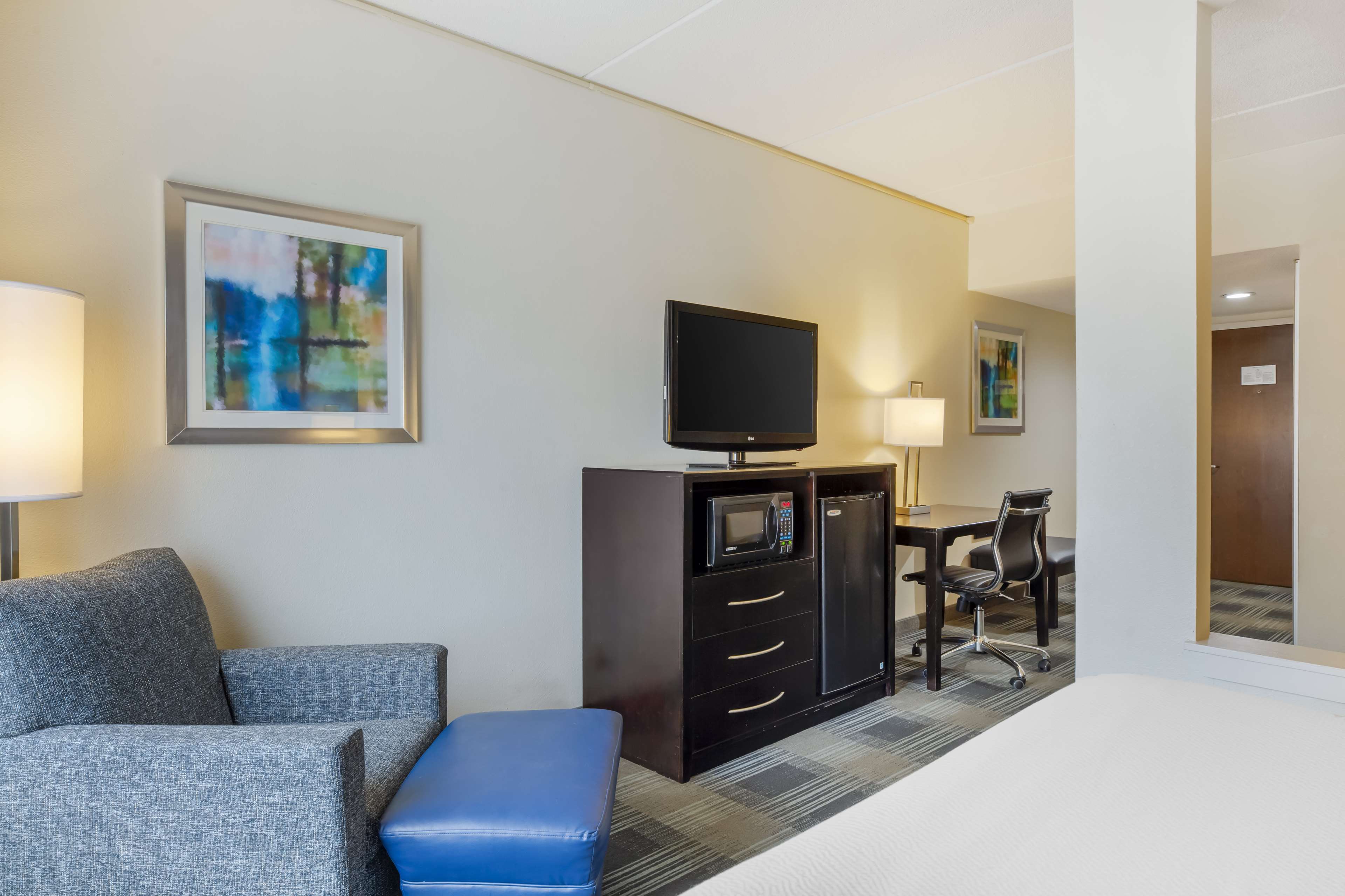 Best Western Hartford Hotel & Suites - Tap to explore photos