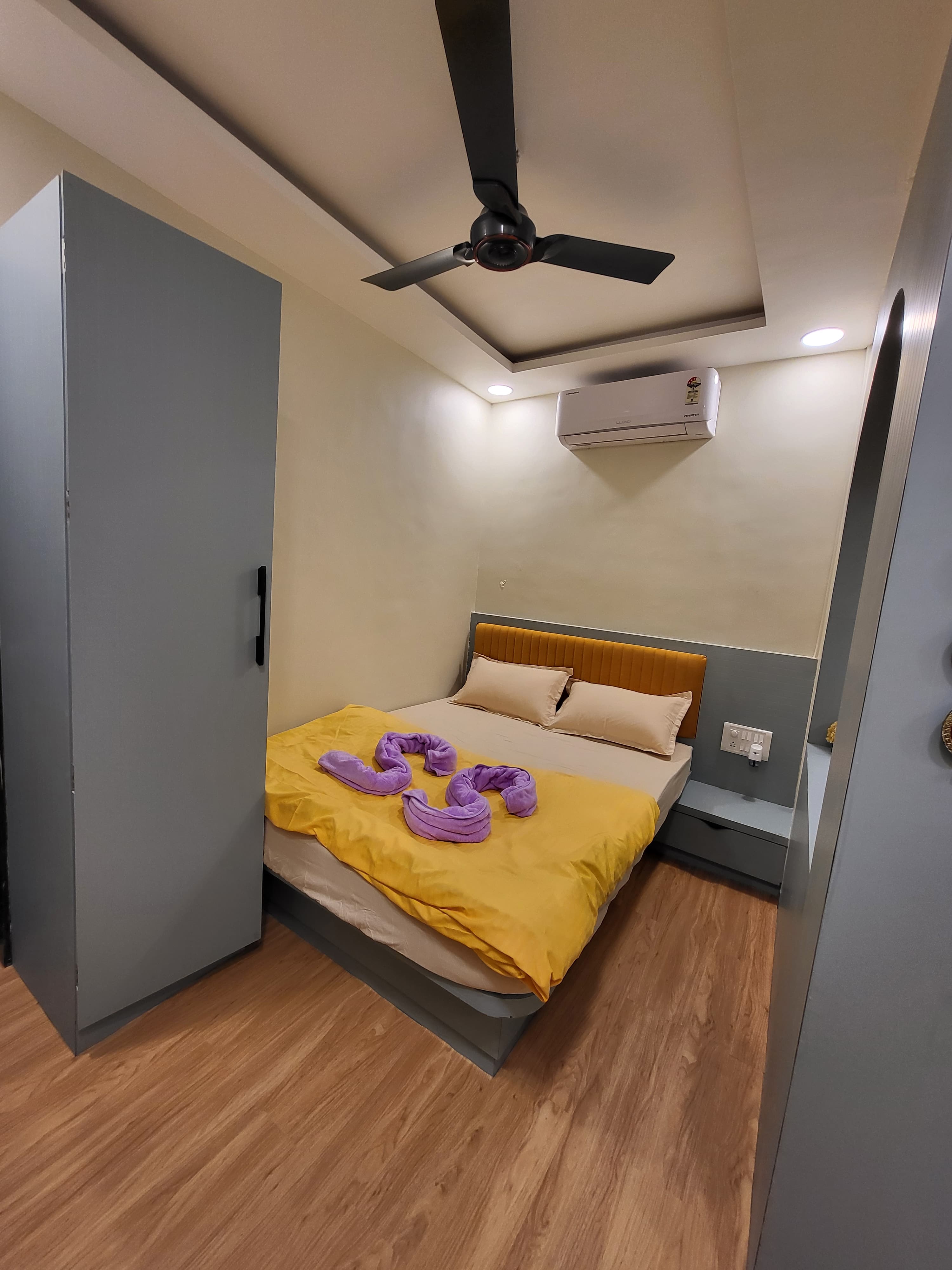 Fully furnished AC studio in wakad - Tap to explore photos