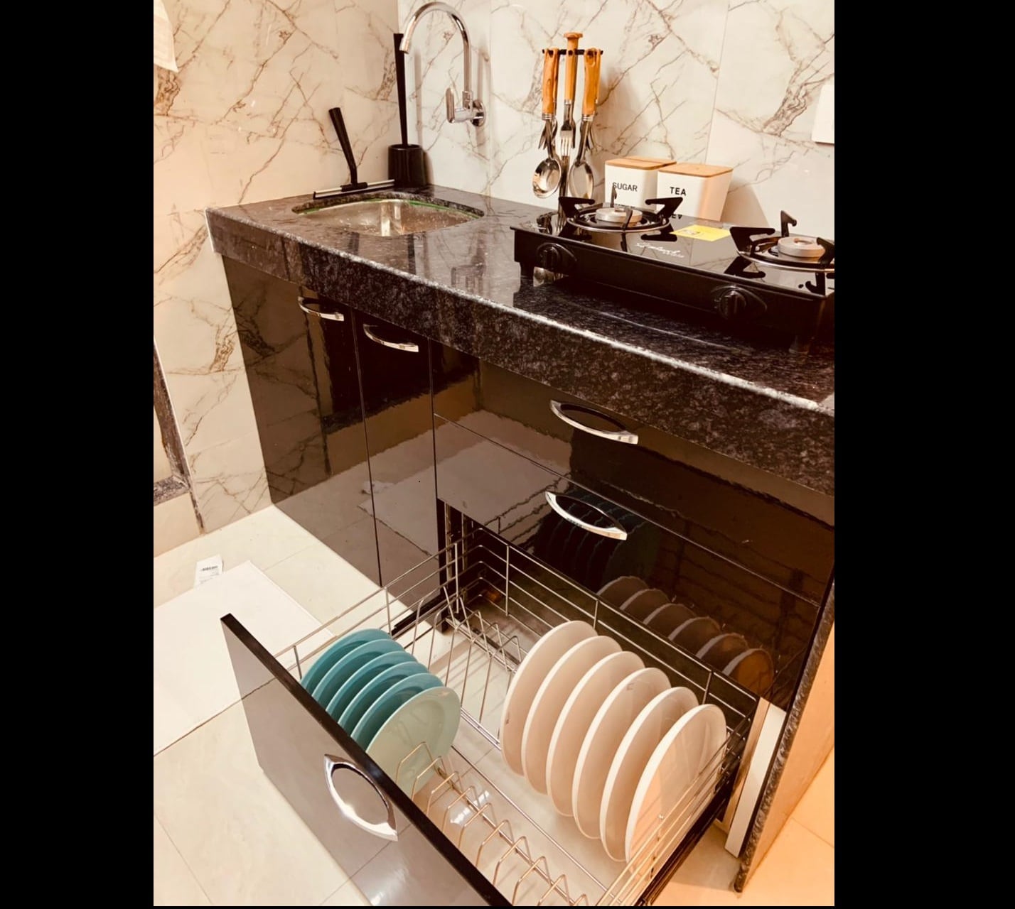 LA CASA DESIGNER STUDIO SERVICED APARTMENT by Arch Hospitality Services - Tap to explore photos