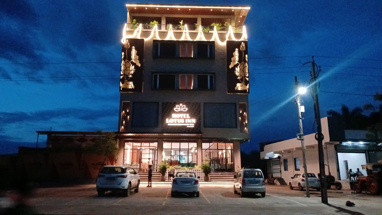 Hotel Lotus Inn - Tap to explore photos