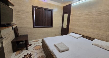 HOTEL VRINDAVAN Room Type - STANDARD DOUBLE BED ROOM WITH FAN