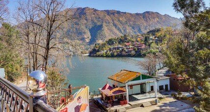 Akansha: The Lake View Room Type - Lake View Room