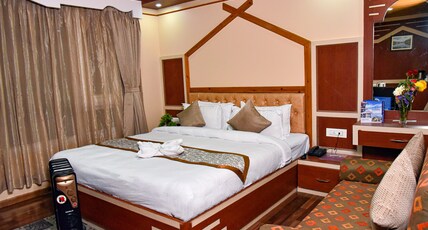 Anutri Hotels & Resorts Room Type - Premium Double Room With Kanchenjungha And Batasia Loop View
