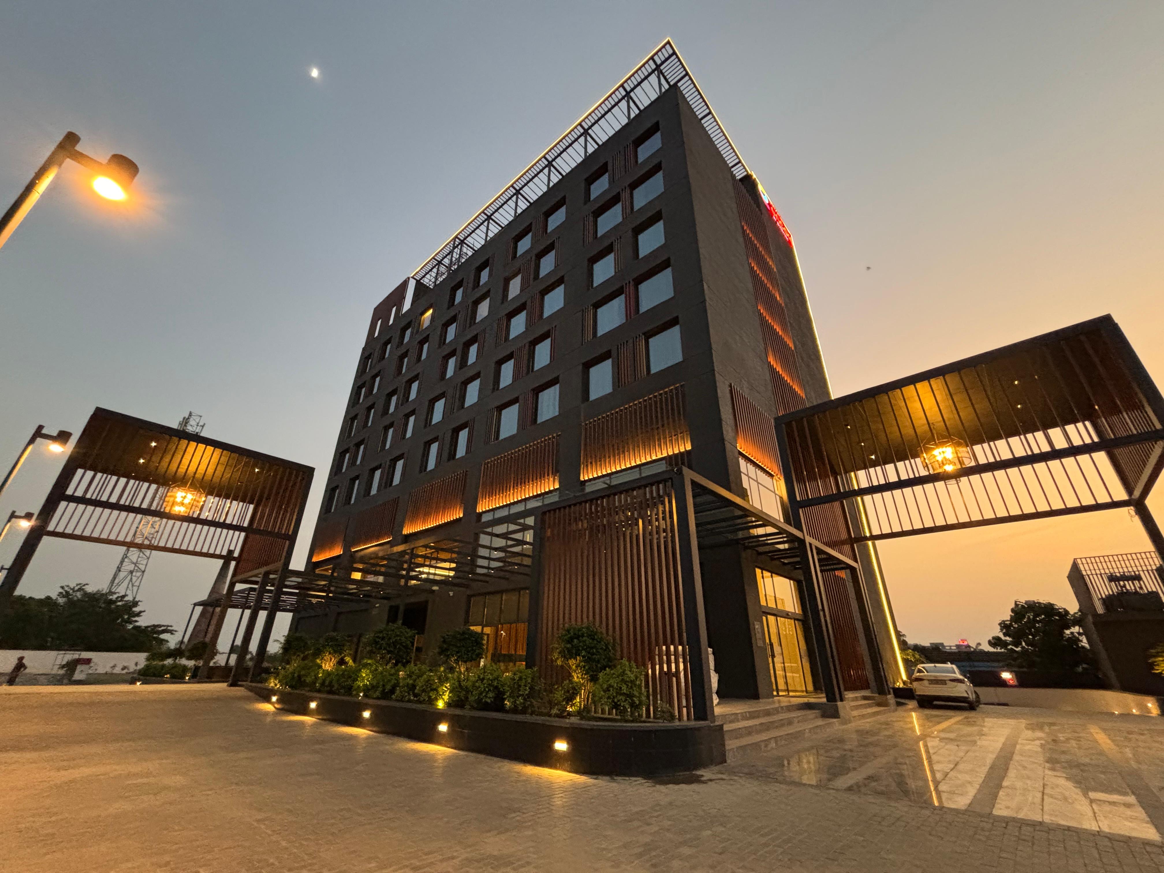 Ramada Encore By Wyndham Ayodhya Takpura - Tap to explore photos