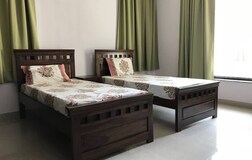 Female only room with electricity charges extra