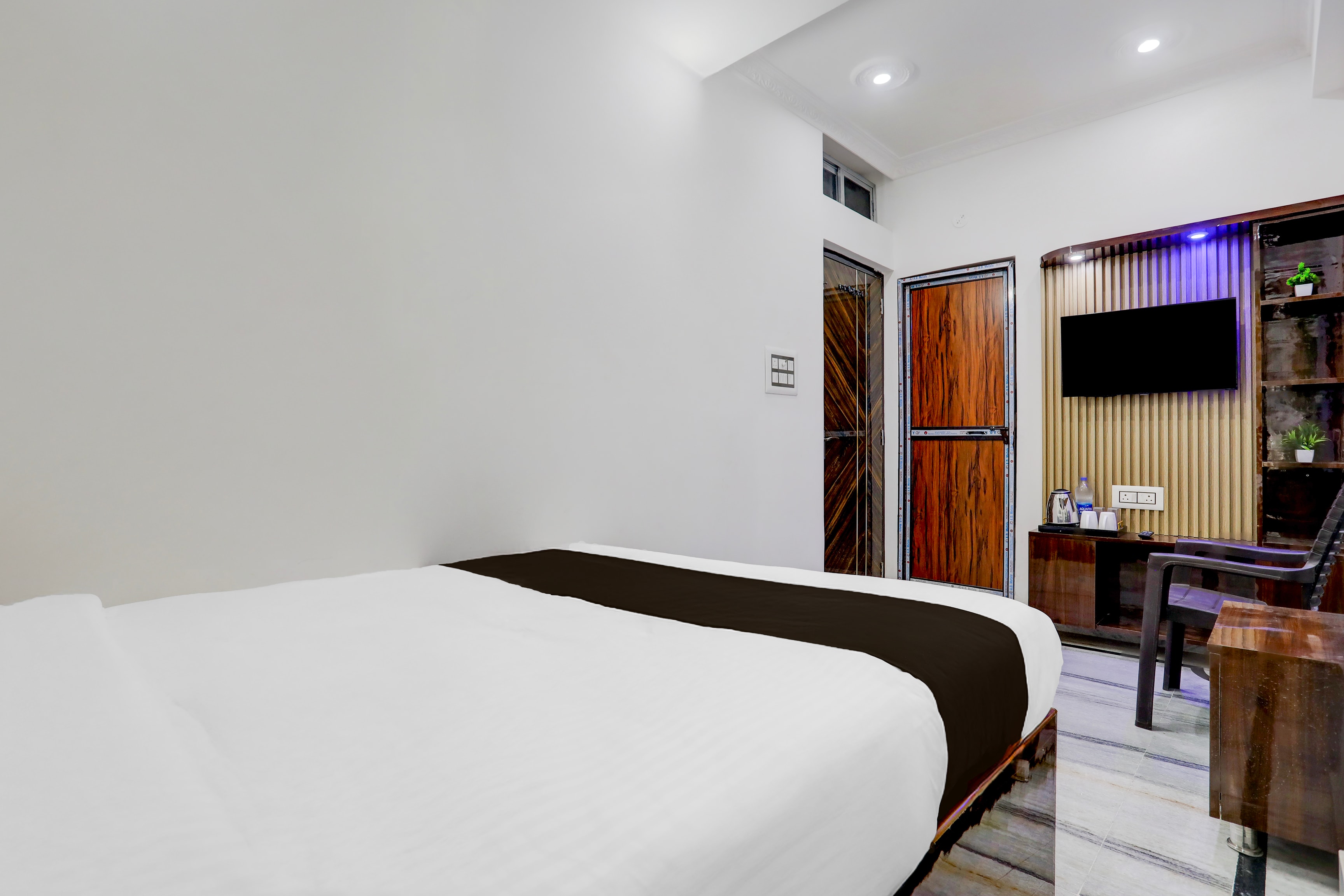 Hotel O PN Guest House - Tap to explore photos
