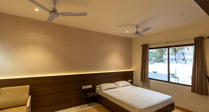 Hotel EMS Mayura Room Type - AC DOUBLE ROOM
