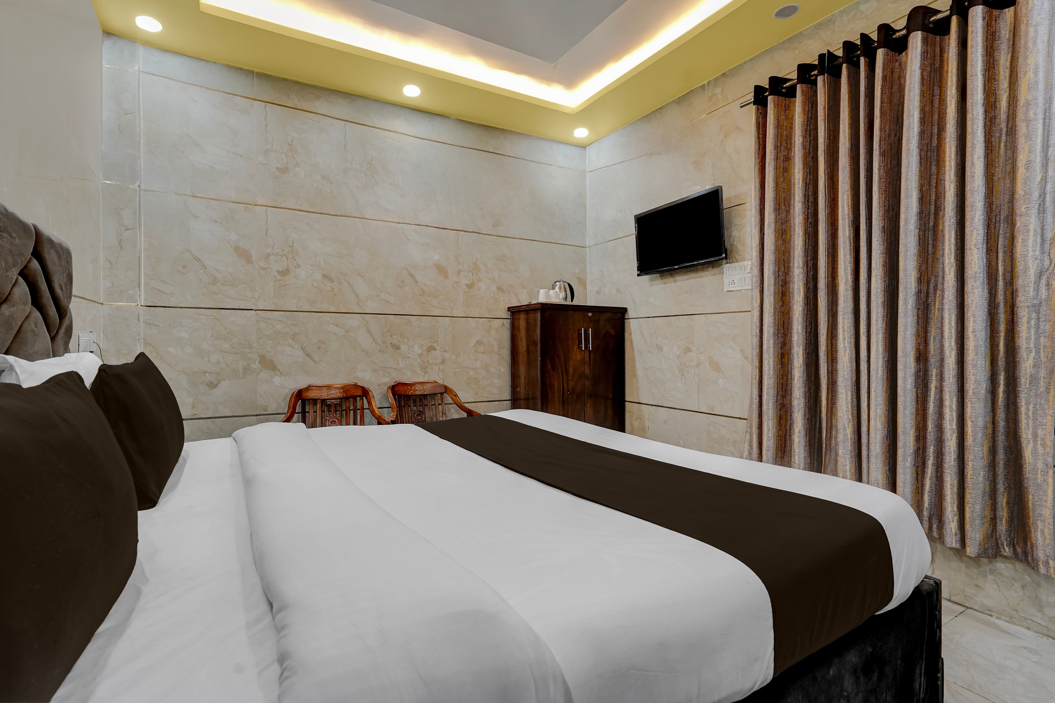 Hotel O MV Grand Guest House - Tap to explore photos