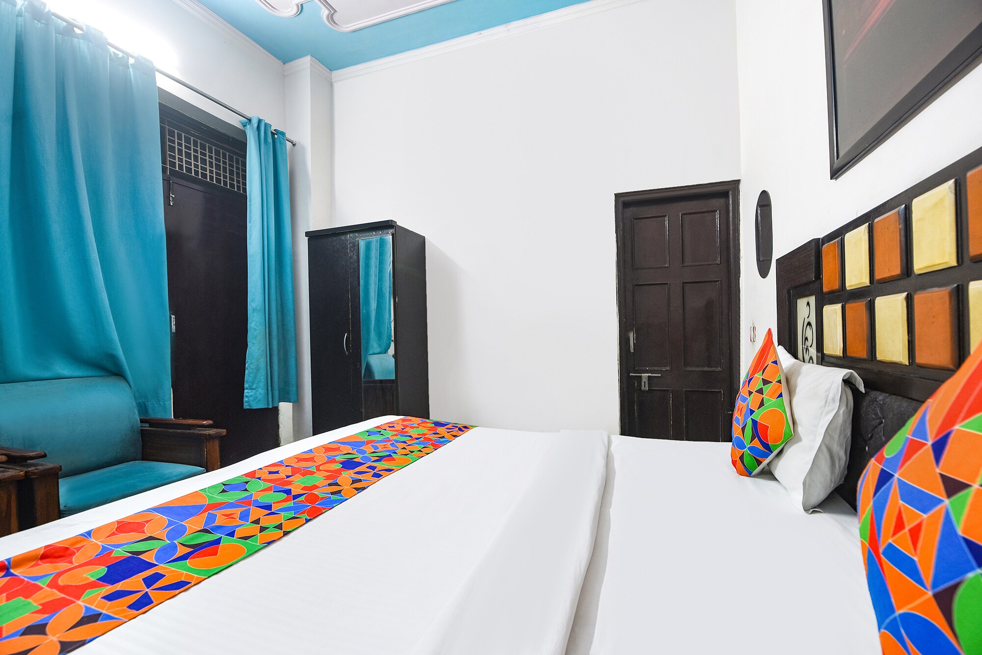 FabHotel Decent - Tap to explore photos