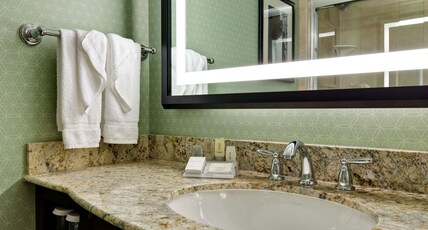 Hilton Garden Inn Washington Room Type - 2 QUEEN BEDS