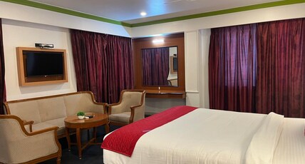 DFRONT Golden Palace Room Type - Deluxe Room