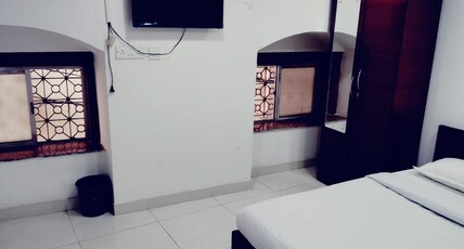 Hotel Raj Palace Room Type - Queen Bed Room with City View