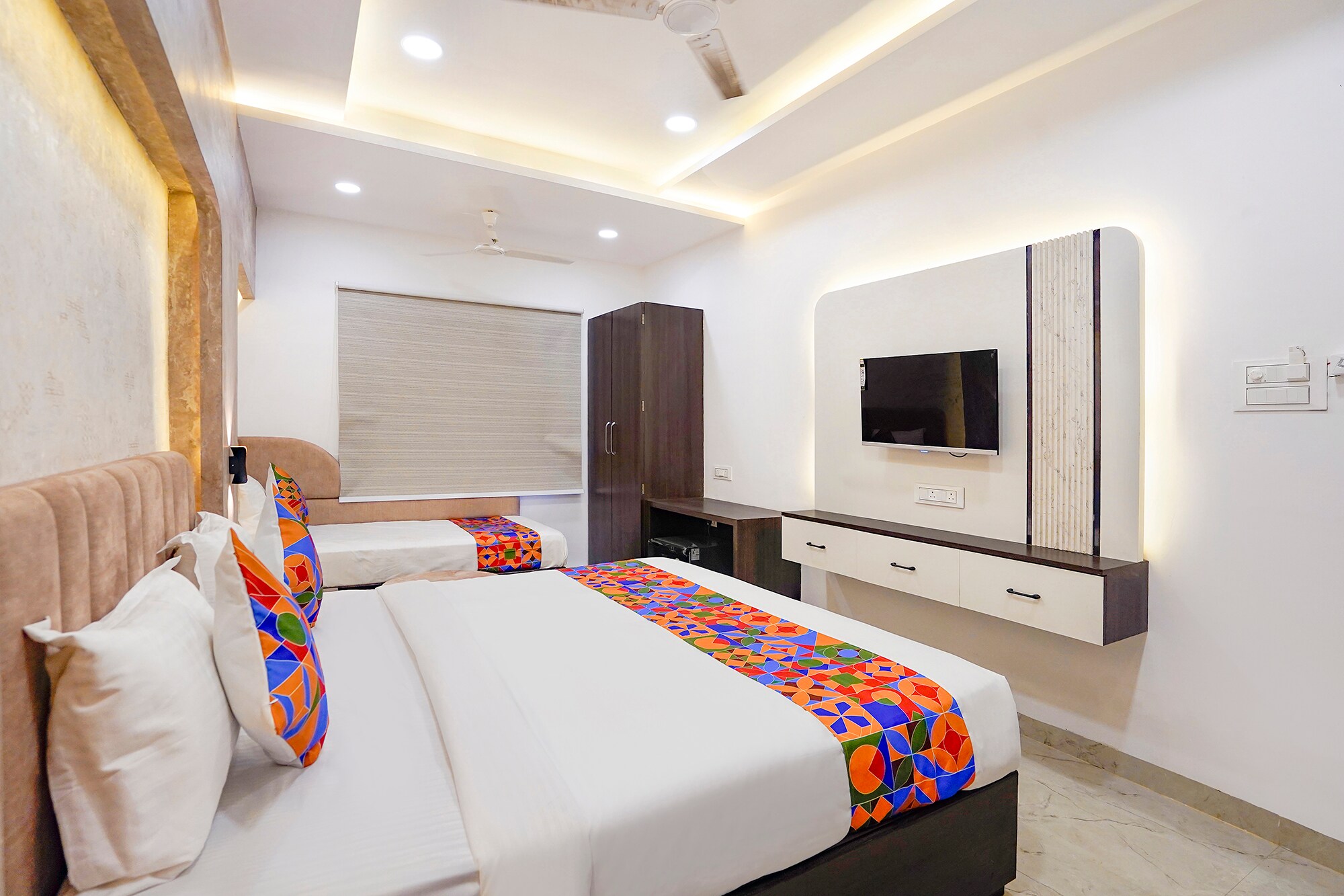 FabHotel Seemansh - Tap to explore photos