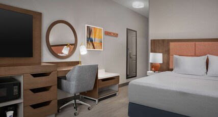 Hampton Inn & Suites by Hilton Williston Room Type - 1 KING BED ROOM