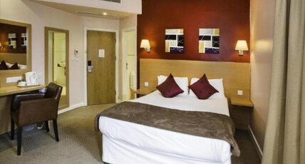 OYO Luton Hotel Room Type - Standard Double Room