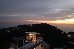Merryville Nathuli | Rooftop jacuzzi and garden