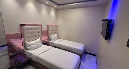 Hotel Airport Crown Room Type - Deluxe Twin Bed Room
