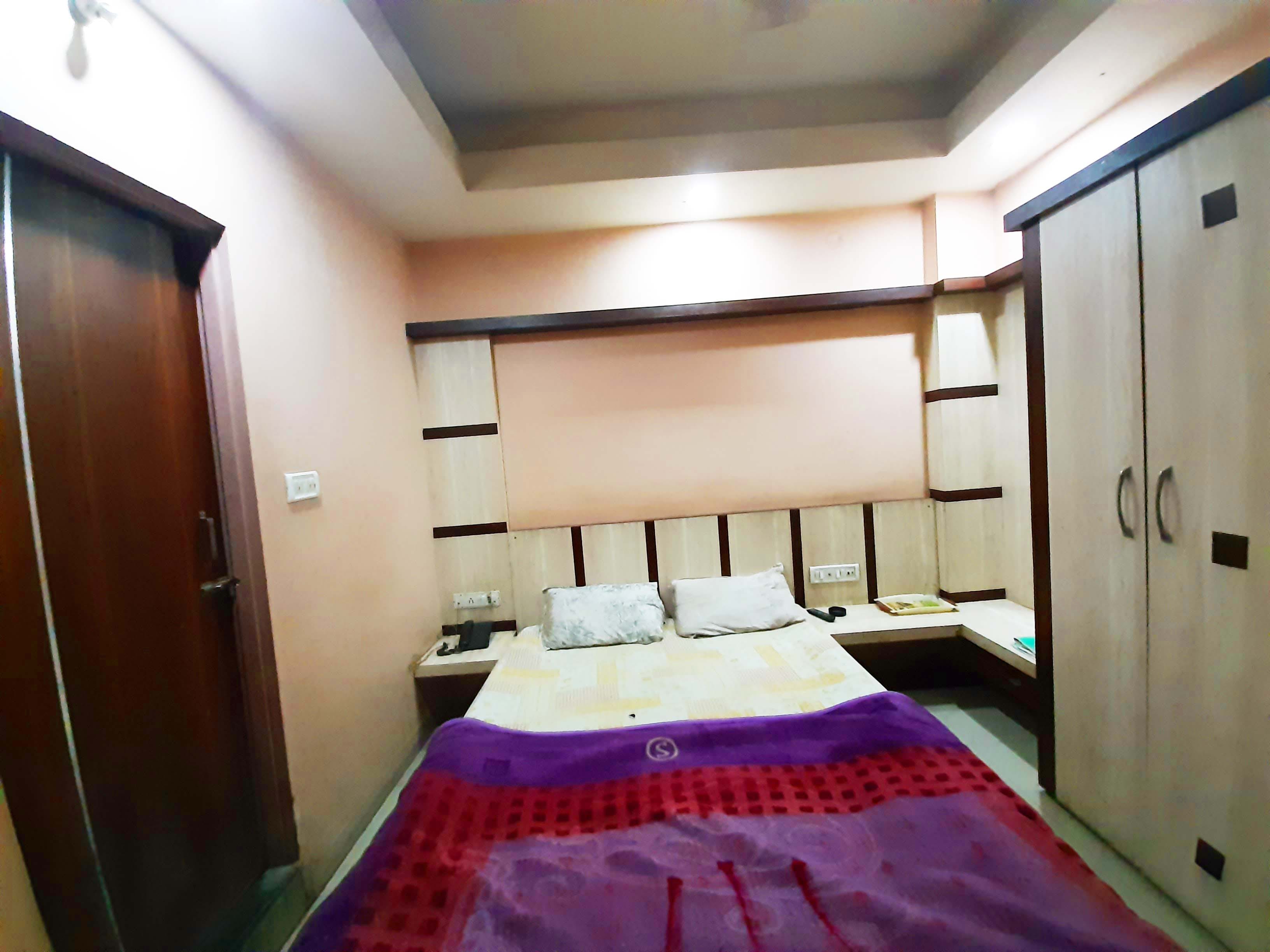 Hotel Shree Ram - Tap to explore photos