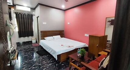 Taki Sunrise Room Type - Ac Double bed room common balcony riverside ( last check in time 9:00pm )
