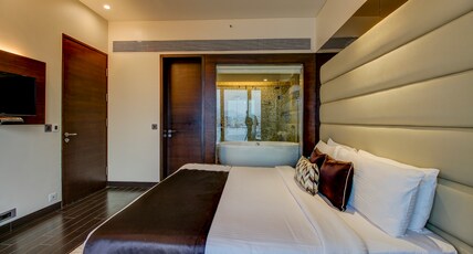 Vivanta Pune, Hinjawadi Room Type - Executive Suite with Bathtub,1 Bedroom
