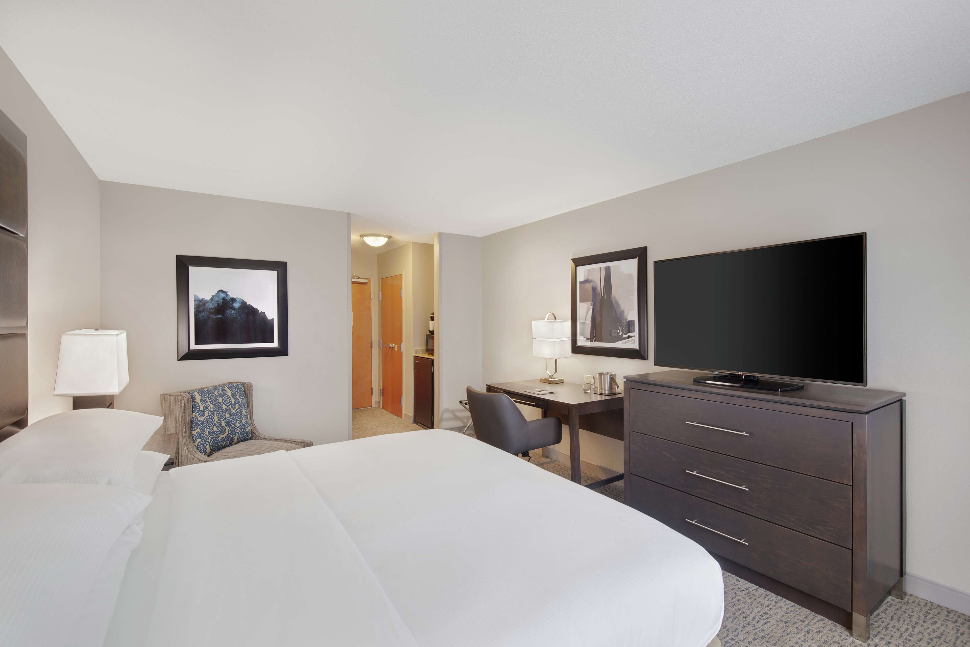 DoubleTree by Hilton Richmond Airport - Tap to explore photos