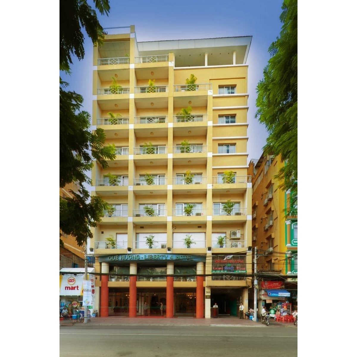 Liberty Hotel Saigon Parkview - Near Bui Vien Walking Street - Tap to explore photos