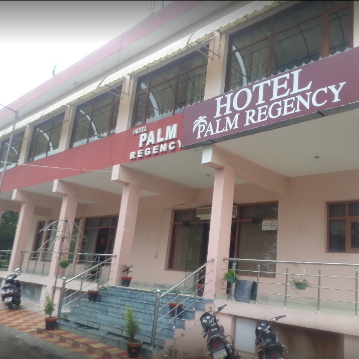 Hotel Palm Regency - Tap to explore photos