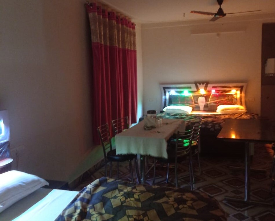 Tamanna Home Stay - Tap to explore photos