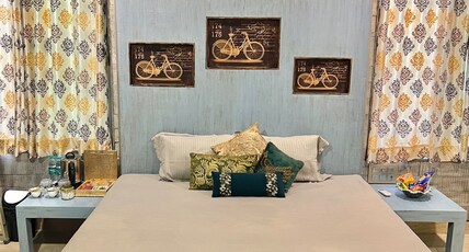 French Themed Manor Room Type - Maddie’s Cave