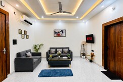 Sukh Ganges With Ganga view 2 BHK Cozy Home Stay