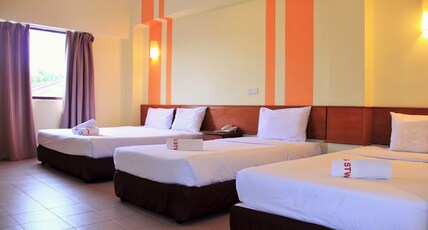 Sun Inns Hotel Sitiawan Room Type - Family 4 Window