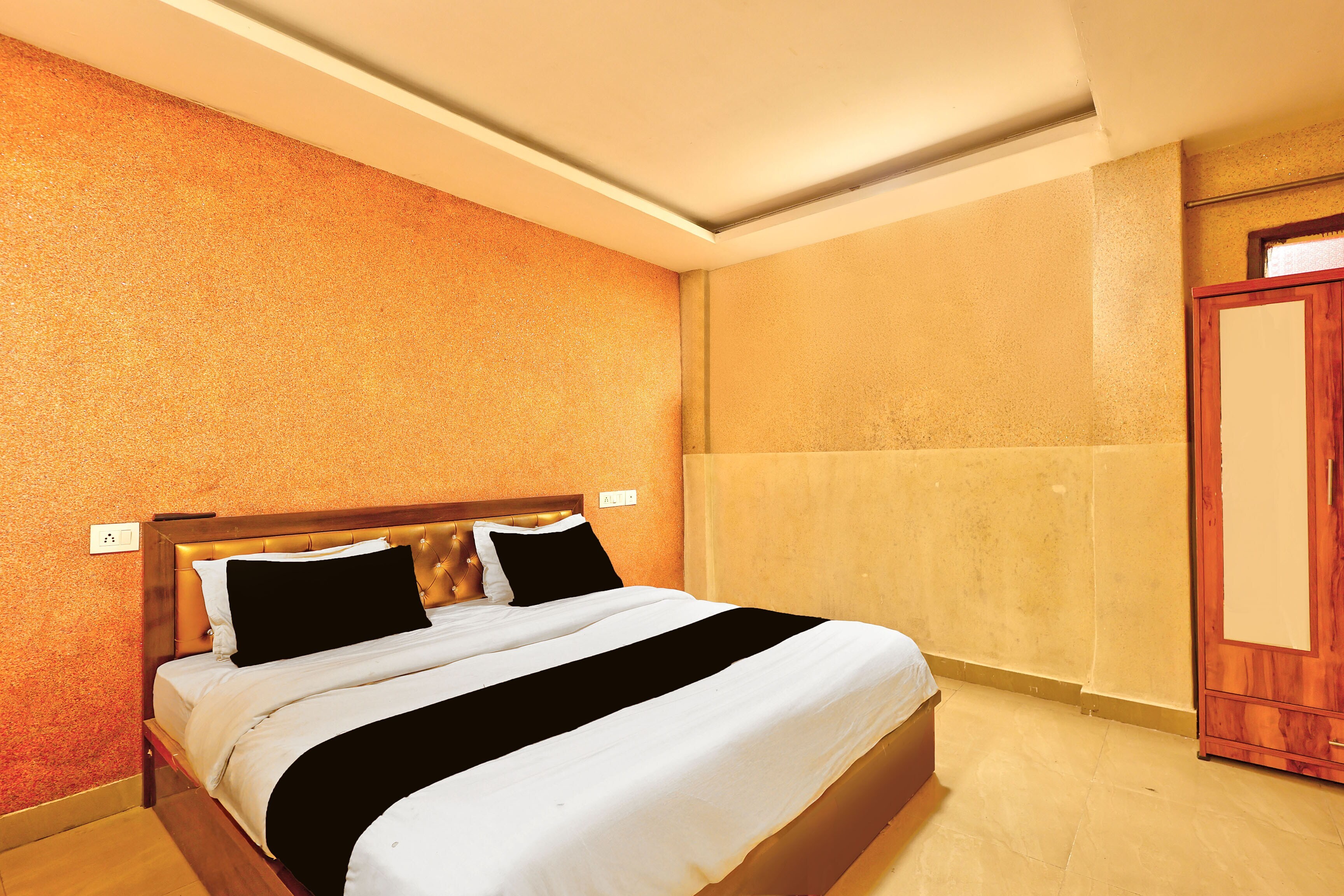 Super Hotel O Sector 18 Noida Formerly Terrene Empire - Tap to explore photos