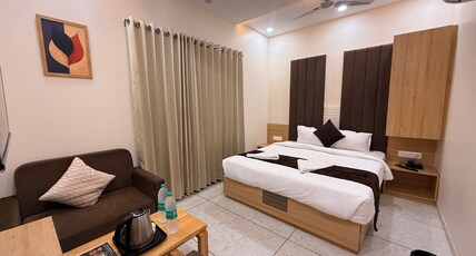 Hotel Kusum Kunj Room Type - Deluxe Room