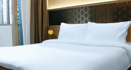 Aqueen Prestige Hotel Jalan Besar Room Type - Deluxe Room Balcony