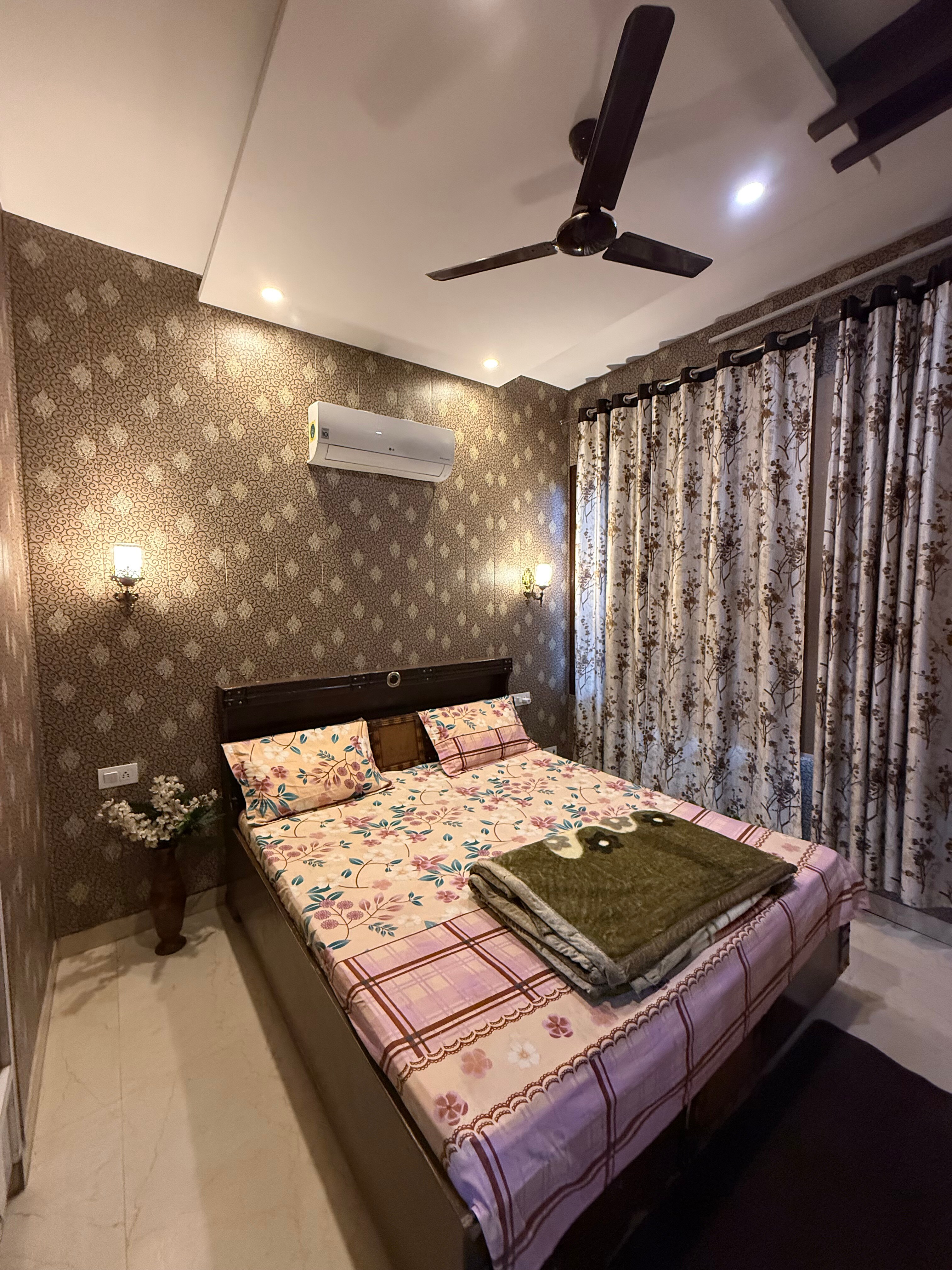 Anandalaya Independent Spacious Premium Studio - Tap to explore photos