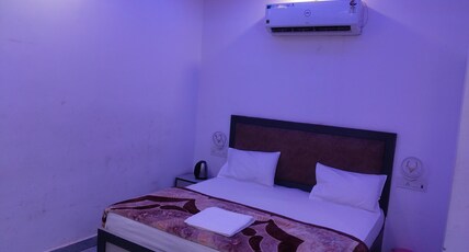 Papa maddy's pool party resort Agra Room Type - Queen room