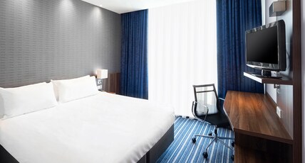 Holiday Inn Express ROTTERDAM - CENTRAL STATION Room Type - 1 Double Standard Accessible with Free Breakfast Holiday Inn Express ROTTERDAM - CENTRAL STATION Room Type - 1 Double Standard Accessible with Free Breakfast