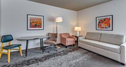 Holiday Inn Hotel & Suites Bellingham, an Ihg Hotel Room Type - 1 King Suite Trundle Bed