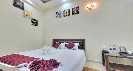 Hotel Adarsh | Near Saguna More Room Type - Suite room