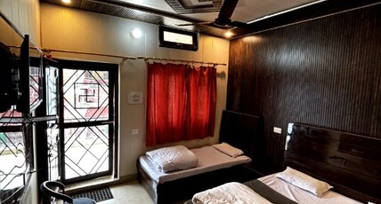 Anushri Lodge And Restaurants Room Type - Triple Bedded Room