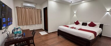 Kaarthik Residency