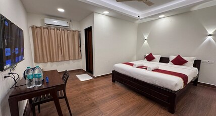 Kaarthik Residency Room Type - Deluxe Double Room