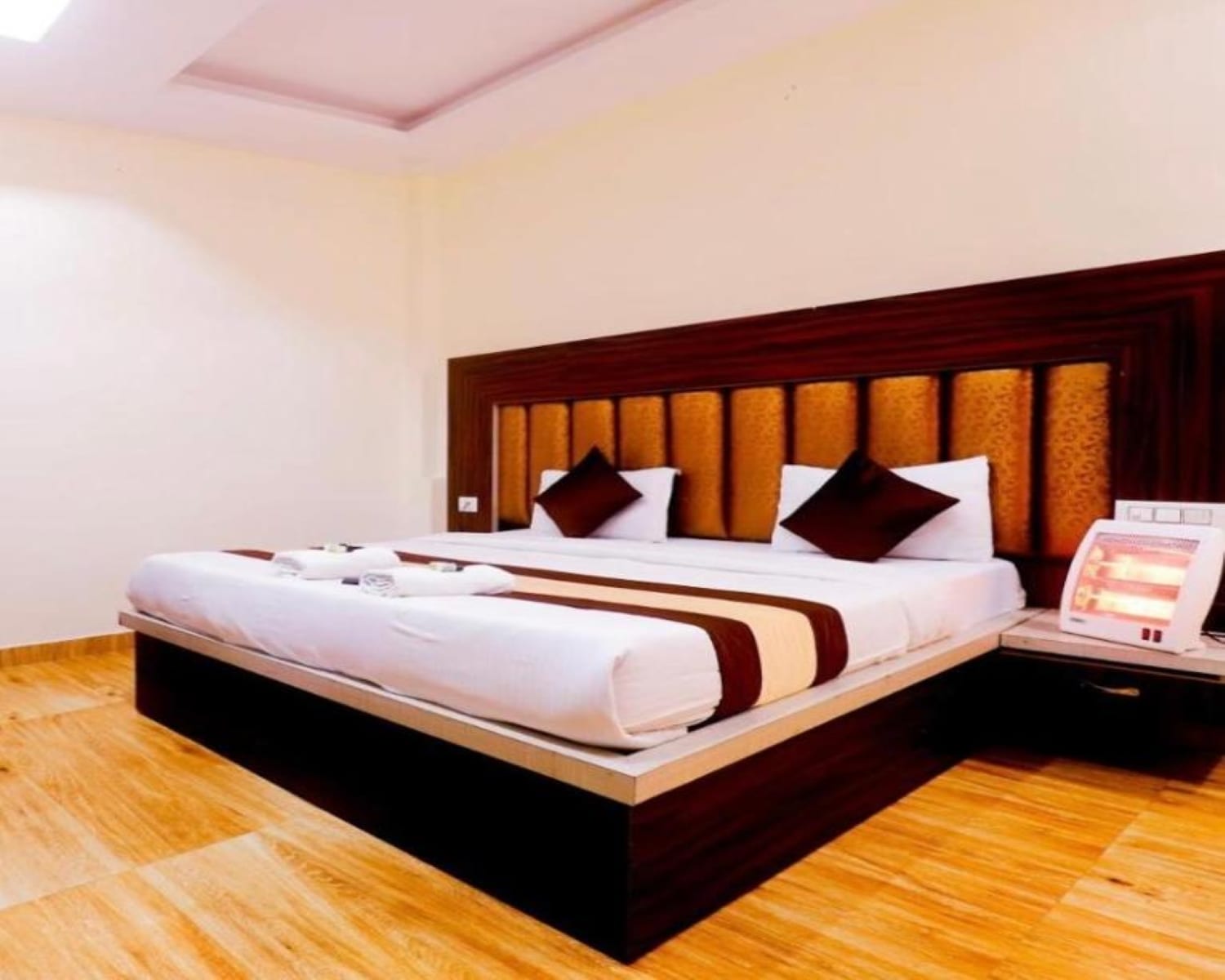 Hotel vedantam - Tap to explore photos